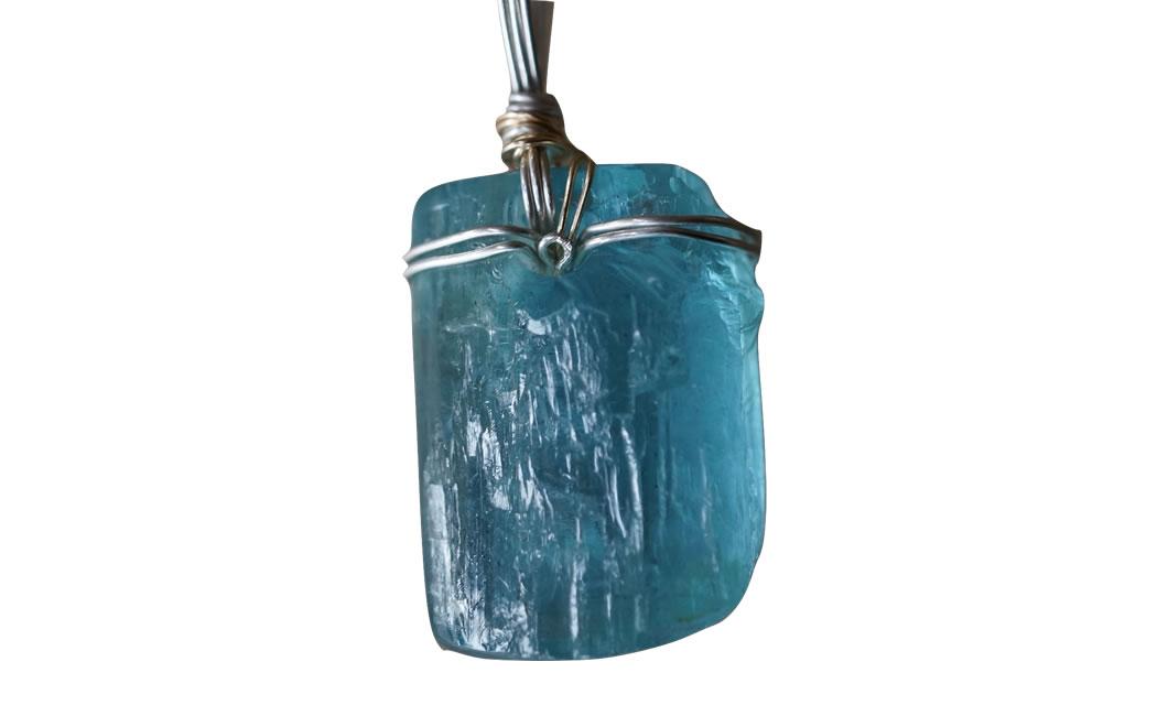 Aquamarine natural crystal pendant